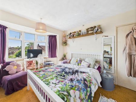 3 bedroom Semi-detached house for sale in Avondale Road, Wigston, LE18