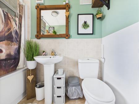 3 bedroom Semi-detached house for sale in Avondale Road, Wigston, LE18