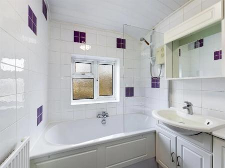 3 bedroom Semi-detached house for sale in Chistlehurst Avenue, Leicester