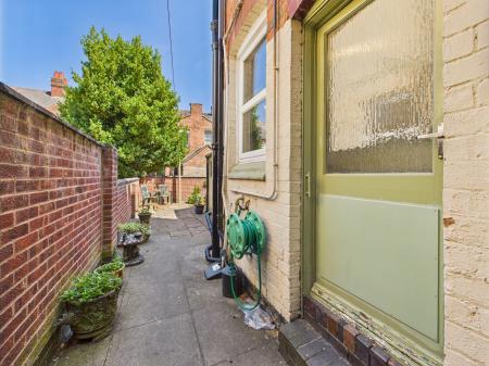 2 bedroom Terraced House for sale in Dartford Road, Leicester, LE2