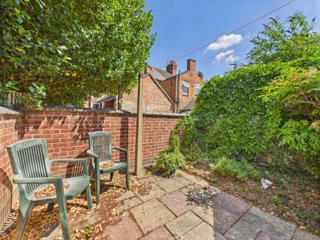 2 bedroom Terraced House for sale in Dartford Road, Leicester, LE2