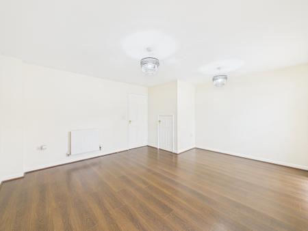 3 bedroom Terraced House for sale in Heybridge Road, Leicester, LE5