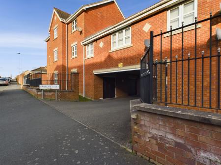 2 bedroom Flat for sale in Watergate Court, Leicester, LE3