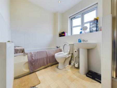 2 bedroom Flat for sale in Watergate Court, Leicester, LE3
