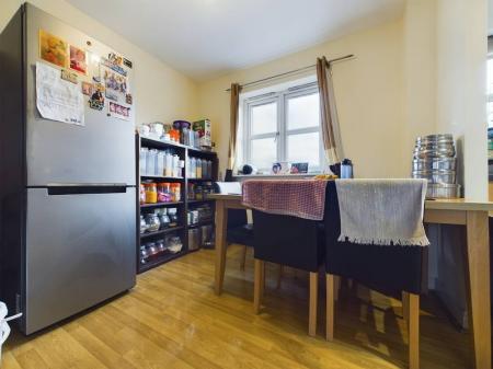 2 bedroom Flat for sale in Watergate Court, Leicester, LE3