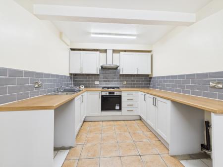 3 bedroom Semi-detached house to let in Fairfield Road, Oadby, LE2