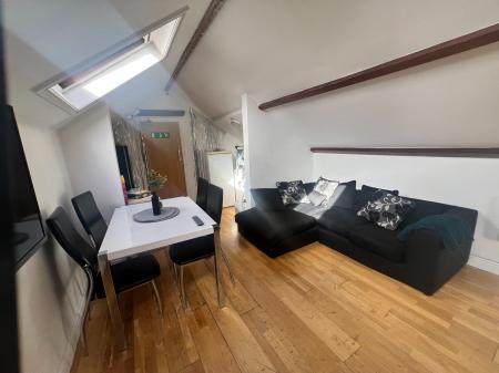 5 bedroom Flat to let in Marble Street, Leicester, LE1