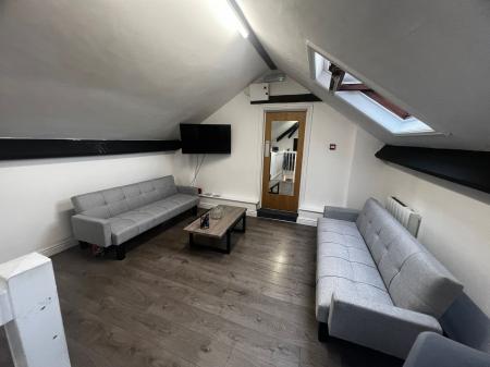 5 bedroom Flat to let in Millstone Street, Leicester, LE1