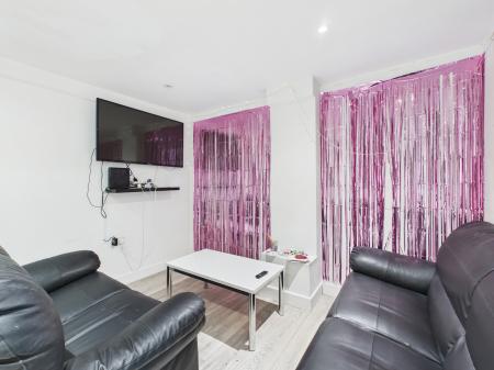 4 bedroom Flat to let in Marble Street, Leicester, LE1