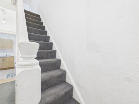 2 bedroom Flat to let in Fosse Road South, Leicester, LE3