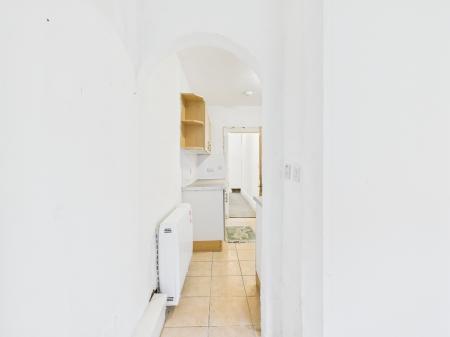 2 bedroom Flat to let in Fosse Road South, Leicester, LE3