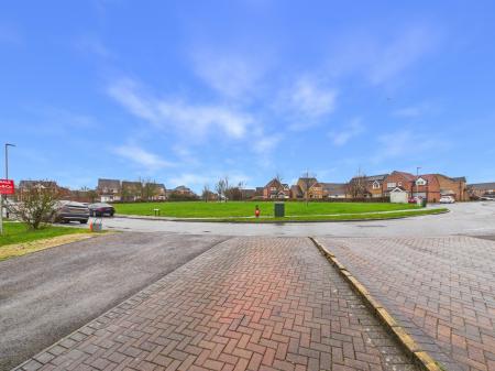 3 bedroom Semi-detached house for sale in Darien Way, Leicester, LE3