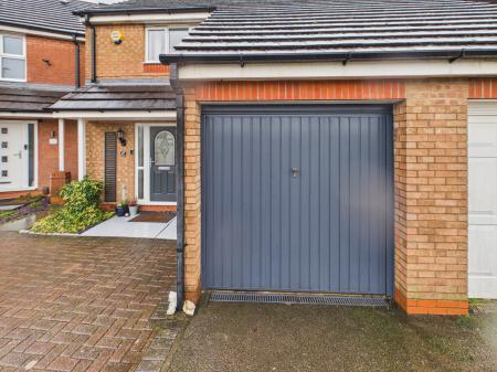 3 bedroom Semi-detached house for sale in Darien Way, Leicester, LE3