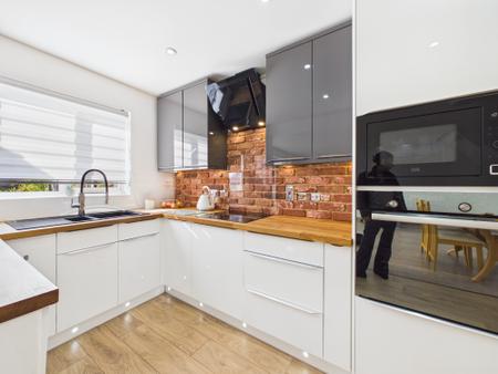 3 bedroom Semi-detached house for sale in Darien Way, Leicester, LE3