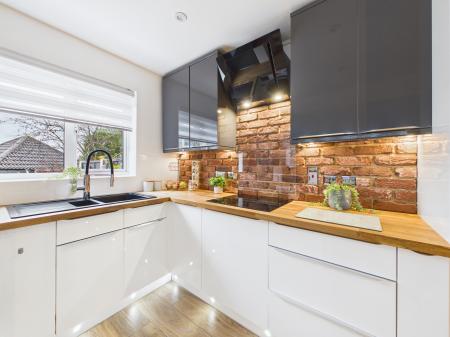 3 bedroom Semi-detached house for sale in Darien Way, Leicester, LE3