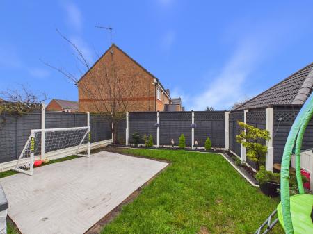 3 bedroom Semi-detached house for sale in Darien Way, Leicester, LE3