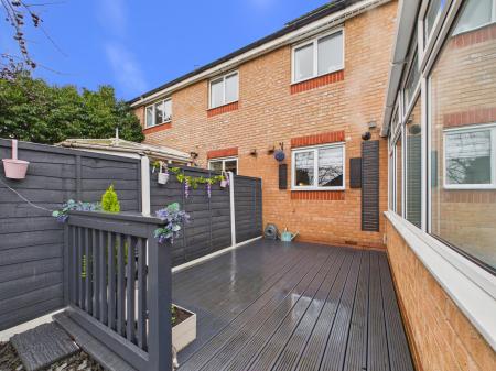 3 bedroom Semi-detached house for sale in Darien Way, Leicester, LE3