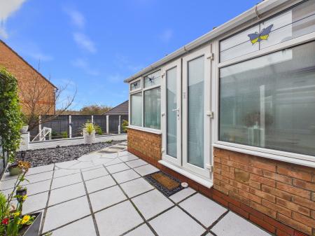 3 bedroom Semi-detached house for sale in Darien Way, Leicester, LE3