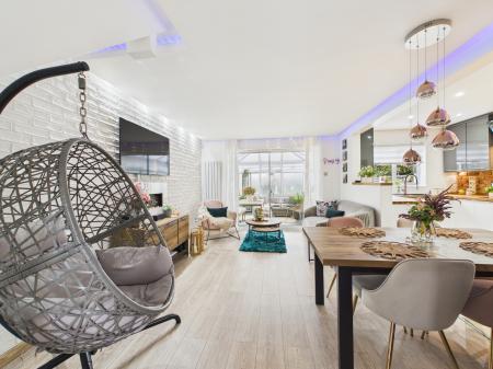 3 bedroom Semi-detached house for sale in Darien Way, Leicester, LE3