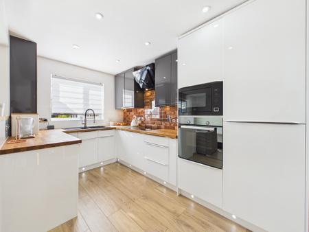 3 bedroom Semi-detached house for sale in Darien Way, Leicester, LE3