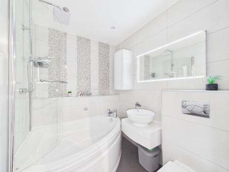 3 bedroom Semi-detached house for sale in Darien Way, Leicester, LE3
