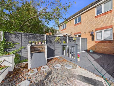 3 bedroom Semi-detached house for sale in Darien Way, Leicester, LE3