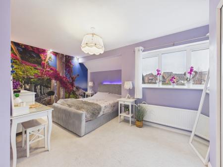 3 bedroom Semi-detached house for sale in Darien Way, Leicester, LE3