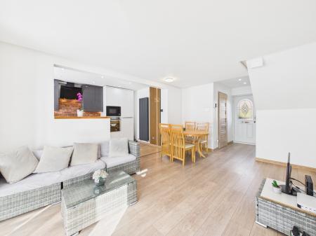 3 bedroom Semi-detached house for sale in Darien Way, Leicester, LE3