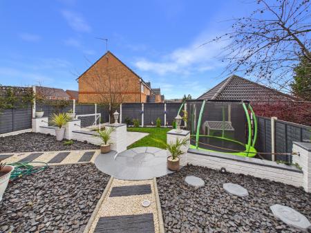 3 bedroom Semi-detached house for sale in Darien Way, Leicester, LE3