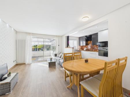 3 bedroom Semi-detached house for sale in Darien Way, Leicester, LE3