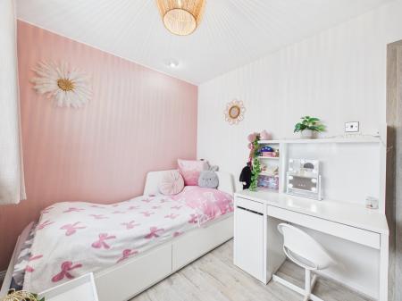 3 bedroom Semi-detached house for sale in Darien Way, Leicester, LE3