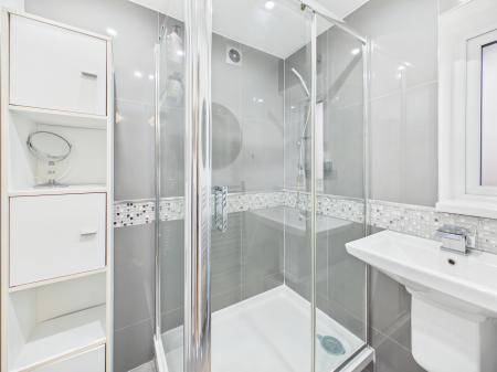 5 bedroom Semi-detached house for sale in Beech Drive, Leicester, LE3