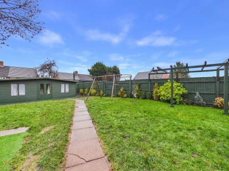 5 bedroom Semi-detached house for sale in Beech Drive, Leicester, LE3