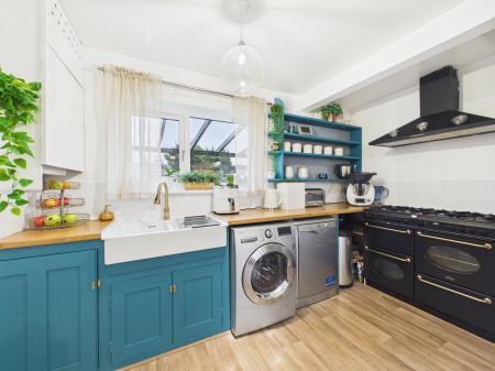 5 bedroom Semi-detached house for sale in Beech Drive, Leicester, LE3