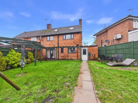 5 bedroom Semi-detached house for sale in Beech Drive, Leicester, LE3