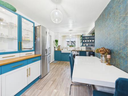 5 bedroom Semi-detached house for sale in Beech Drive, Leicester, LE3