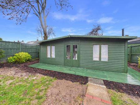 5 bedroom Semi-detached house for sale in Beech Drive, Leicester, LE3