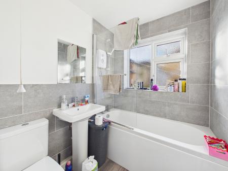3 bedroom Semi-detached house for sale in Cornwall Road, Wigston, LE18