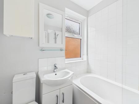 2 bedroom Flat to let in Kirby Road, Leicester