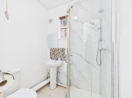 1 bedroom Flat to let in Eastleigh Road, Leicester, LE3