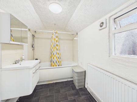 3 bedroom Terraced House to let in Barclay Street, Leicester, LE3