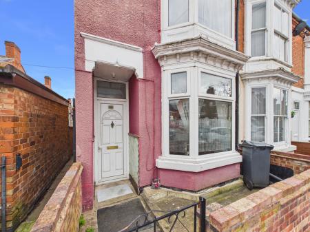 3 bedroom Terraced House to let in Barclay Street, Leicester, LE3