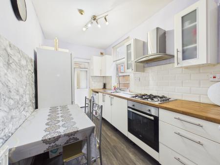 3 bedroom Terraced House to let in Barclay Street, Leicester, LE3