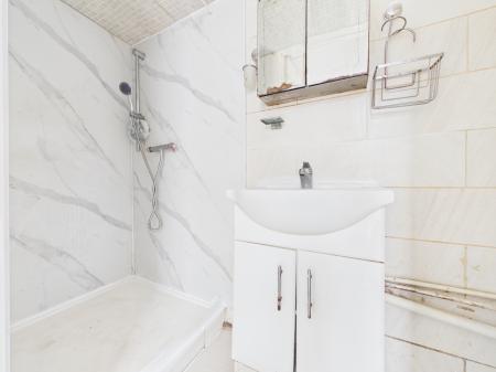 1 bedroom Flat to let in Eastleigh Road, Leicester, LE3