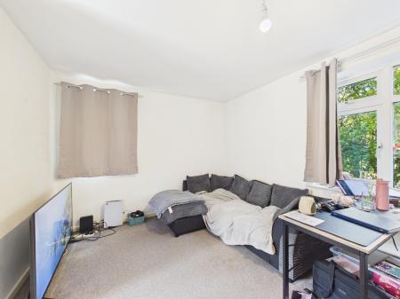 1 bedroom Ground floor maisonette for sale in Halley Close, Leicester, LE4