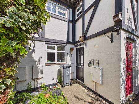 1 bedroom Ground floor maisonette for sale in Halley Close, Leicester, LE4