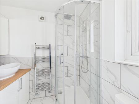3 bedroom Detached house to let in Coleridge Drive, Leicester, LE19