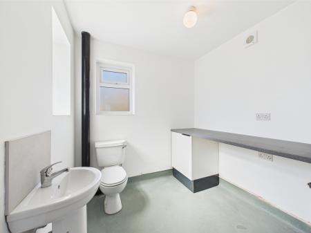 3 bedroom Detached house to let in Coleridge Drive, Leicester, LE19