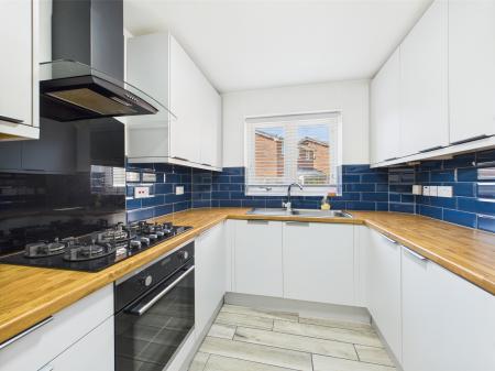 3 bedroom Detached house to let in Coleridge Drive, Leicester, LE19