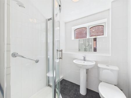 3 bedroom Detached house to let in Coleridge Drive, Leicester, LE19